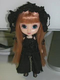 Leprotto in Noir's dress
