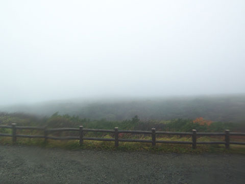 蔵王のお釜……霧に沈む