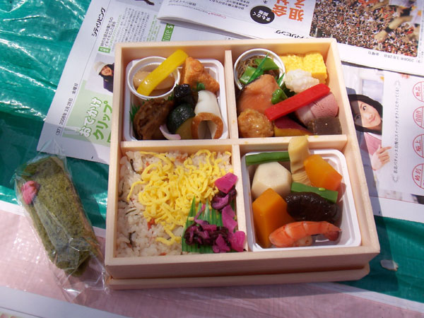 なだ万の花見弁当